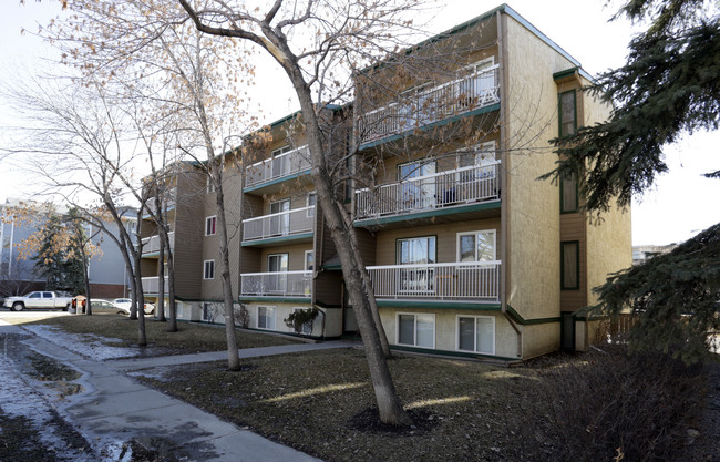 Cedar Manor in Calgary, AB - Building Photo - Primary Photo