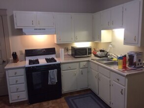 124 N 38th Ave, Unit 4 in Omaha, NE - Building Photo - Building Photo