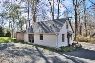 227 Good Hill Rd in Weston, CT - Building Photo - Building Photo