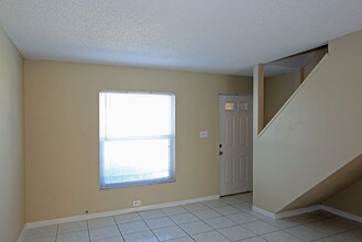 Temple Crest Townhomes in Tampa, FL - Building Photo - Interior Photo