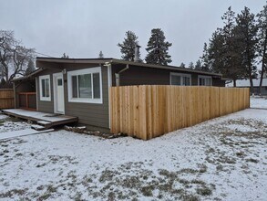 480 SE Cleveland Ave in Bend, OR - Building Photo - Building Photo
