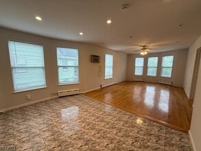43 S Willow St in Montclair, NJ - Building Photo - Building Photo