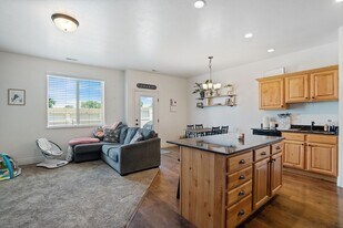 731 S 70 E in Smithfield, UT - Building Photo