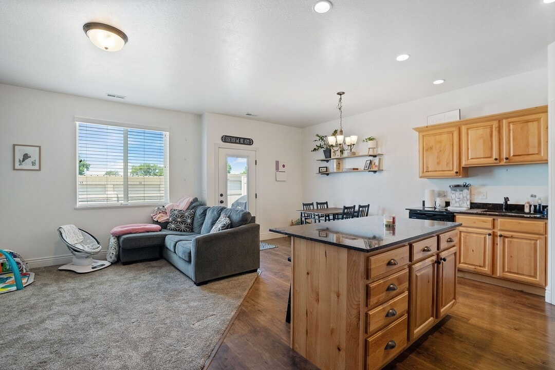 731 S 70 E in Smithfield, UT - Foto de edificio