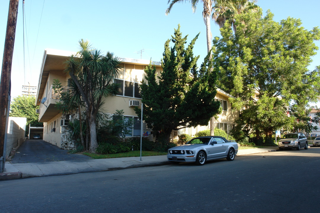 4221 Longridge Ave in Sherman Oaks, CA - Building Photo