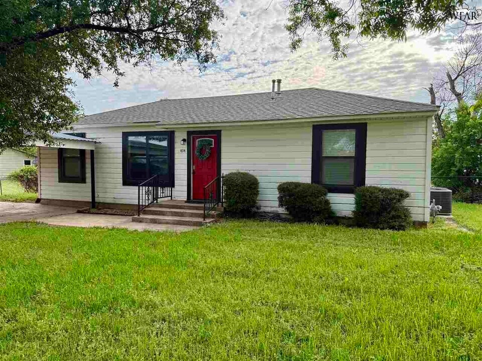 404 N W Ave in Holliday, TX - Building Photo