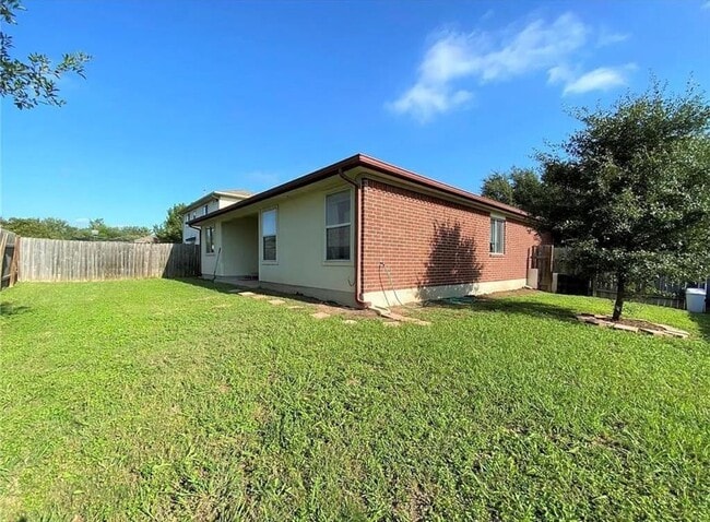 11513 Dove Flight Dr in Austin, TX - Building Photo - Building Photo