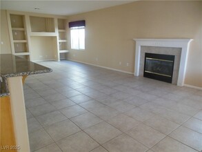 9891 Sierra Canyon Way in Las Vegas, NV - Foto de edificio - Building Photo