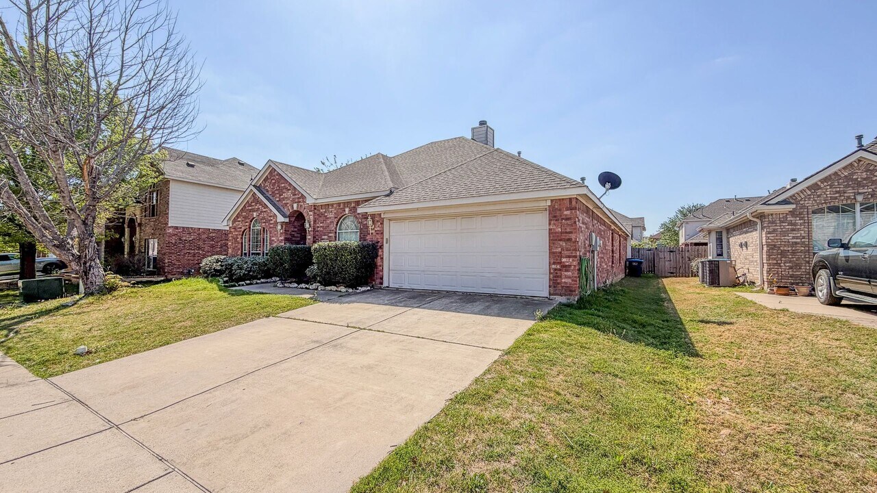 413 Cold Mountain Trail in Fort Worth, TX - Building Photo