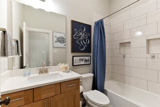 9426 Oakheath Canyon Ct in Tomball, TX - Building Photo - Building Photo