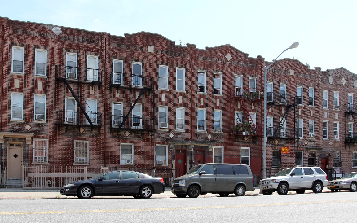 521 McDonald Ave in Brooklyn, NY - Building Photo