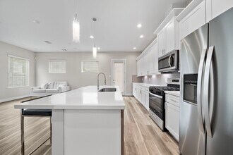 7510 Sandle St in Houston, TX - Foto de edificio - Building Photo