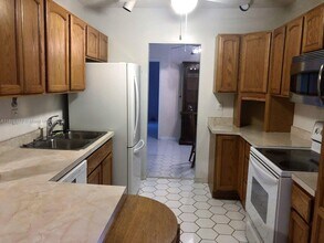 5724 NW 87th Ave in Tamarac, FL - Building Photo - Building Photo