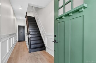 44 Madeleine Ave in New Rochelle, NY - Building Photo - Building Photo