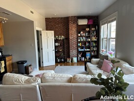 605 Dorchester Ave, Unit 3 Apartamentos