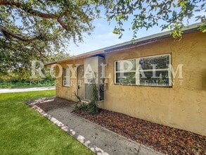 13037 First St in Ft. Myers, FL - Building Photo - Building Photo