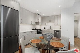130 S Sepulveda Blvd in Los Angeles, CA - Building Photo - Building Photo