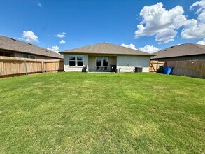 541 Chaco Lp in Seguin, TX - Building Photo - Building Photo