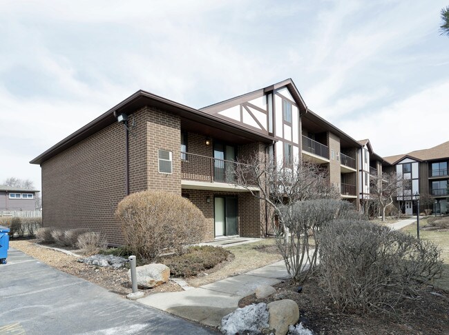 Yorkshire Courts in Elmhurst, IL - Foto de edificio - Building Photo