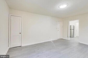 8318 Roanoke Ave, Unit 4 in Takoma Park, MD - Building Photo - Building Photo