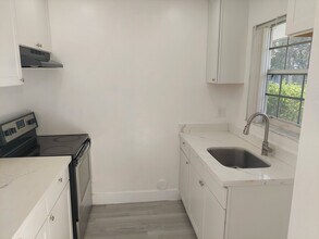 2319 Johnson St in Hollywood, FL - Foto de edificio - Building Photo