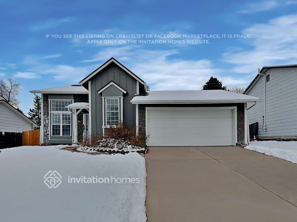 21581 E Aberdeen Dr in Centennial, CO - Foto de edificio