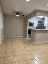 2800 W Pioneer Dr in Irving, TX - Building Photo - Building Photo