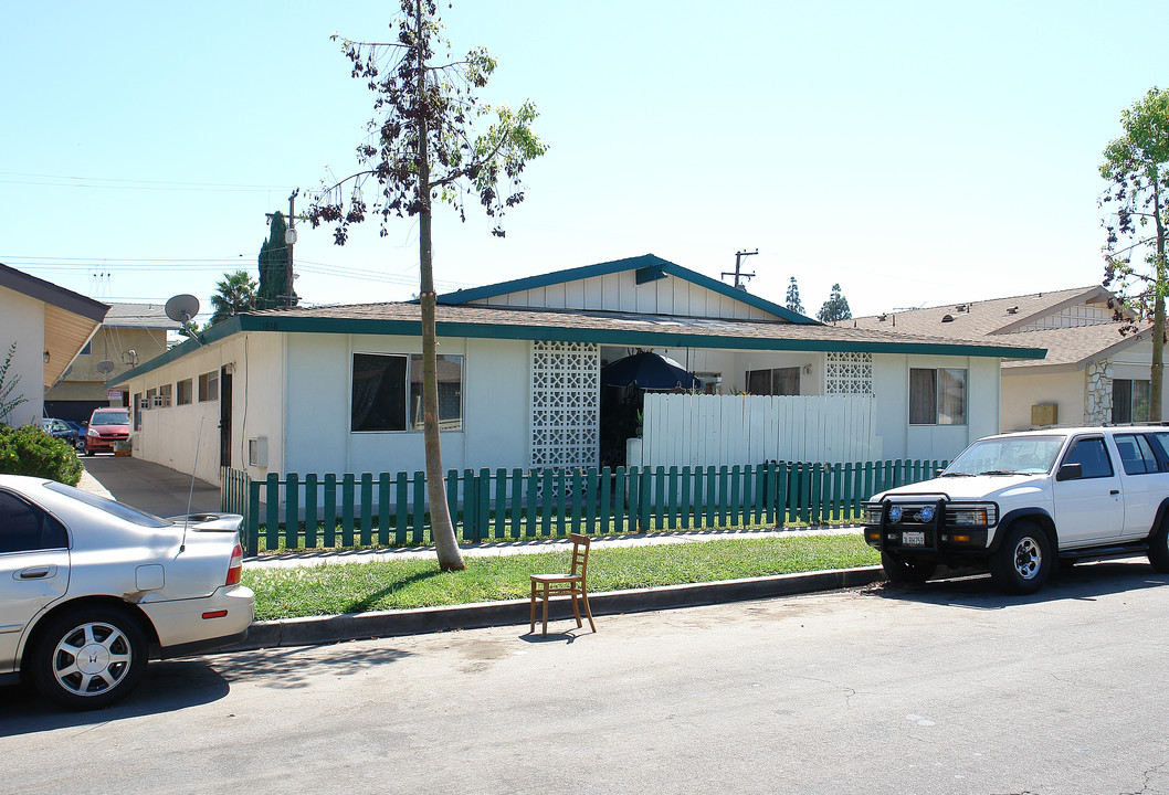 1818 E Grove Ave in Orange, CA - Building Photo