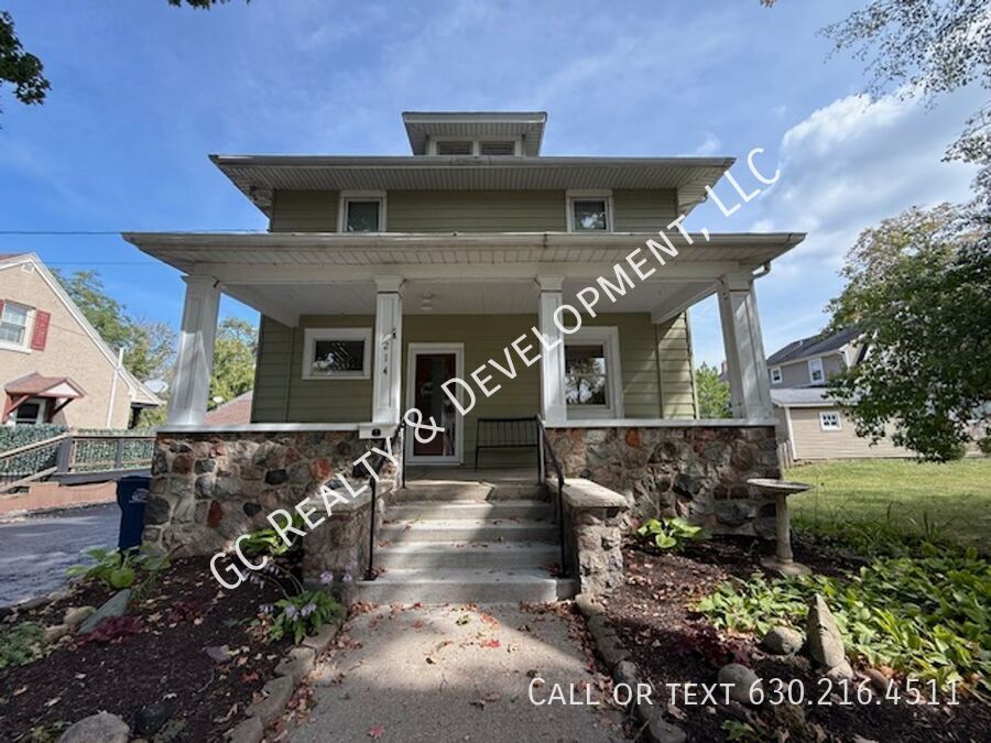 212-214 N 4th Ave in St. Charles, IL - Building Photo
