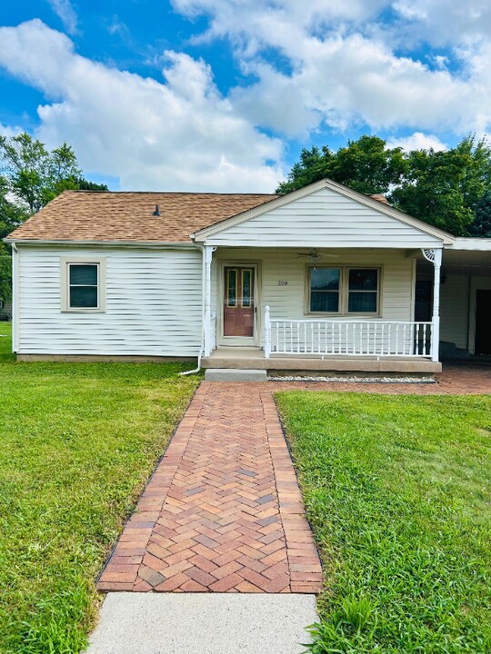 209 E 35th St in Anderson, IN - Building Photo
