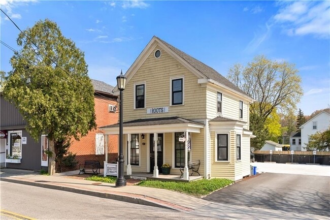 74 Maple Ave