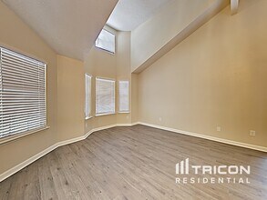 2010 Woodland Hills Dr in Missouri City, TX - Foto de edificio - Building Photo