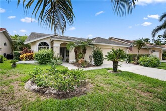 181 St James Way in Naples, FL - Foto de edificio - Building Photo