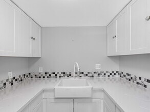 311 Avanda Ct, Unit 7 in Clearwater, FL - Foto de edificio - Building Photo