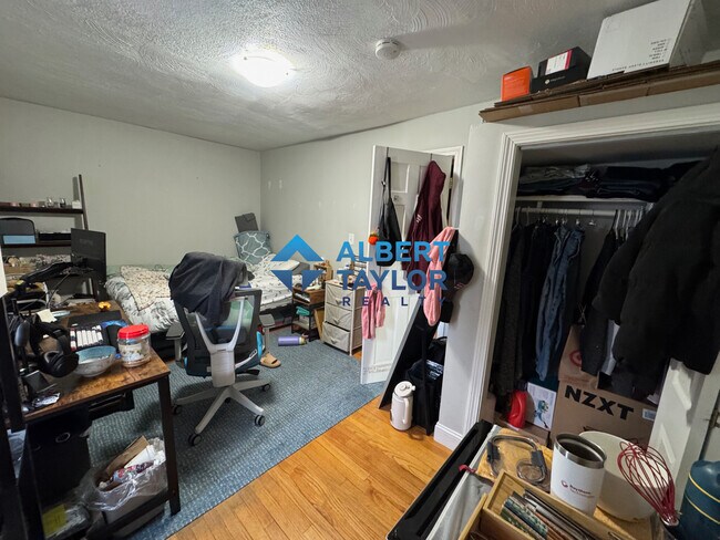 7 Munroe St, Unit 1 in Somerville, MA - Foto de edificio - Building Photo