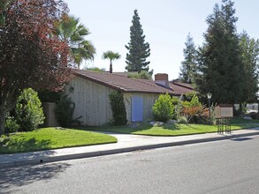 Pierce Apartments in Clovis, CA - Building Photo - Building Photo