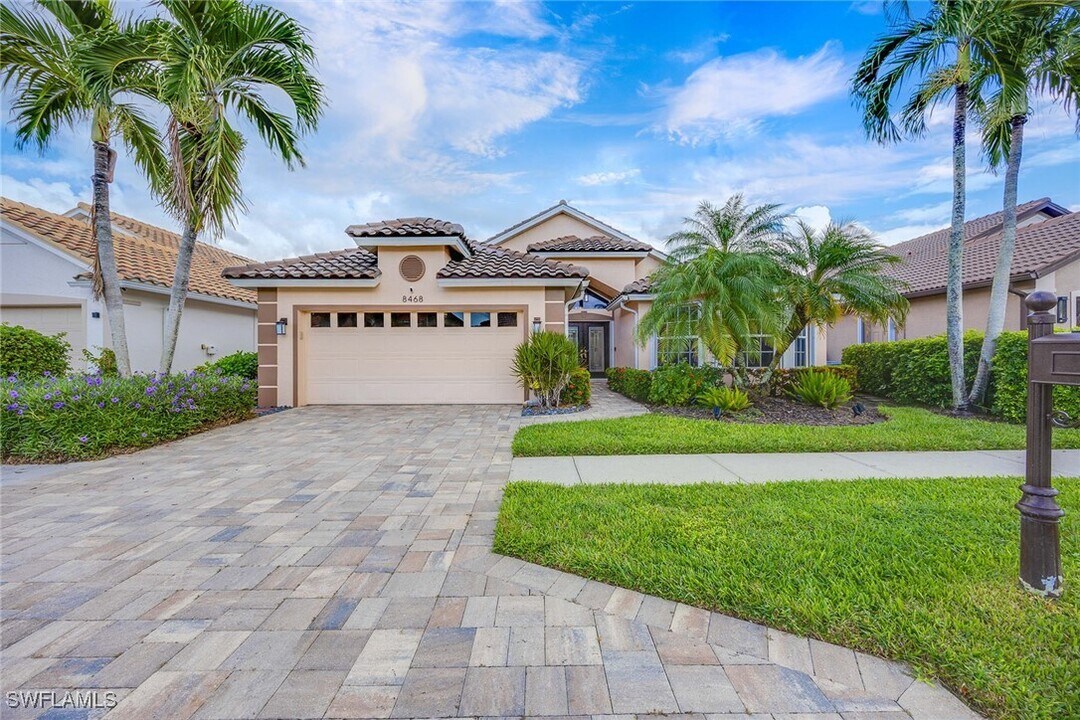 8468 Indian Wells Way in Naples, FL - Building Photo