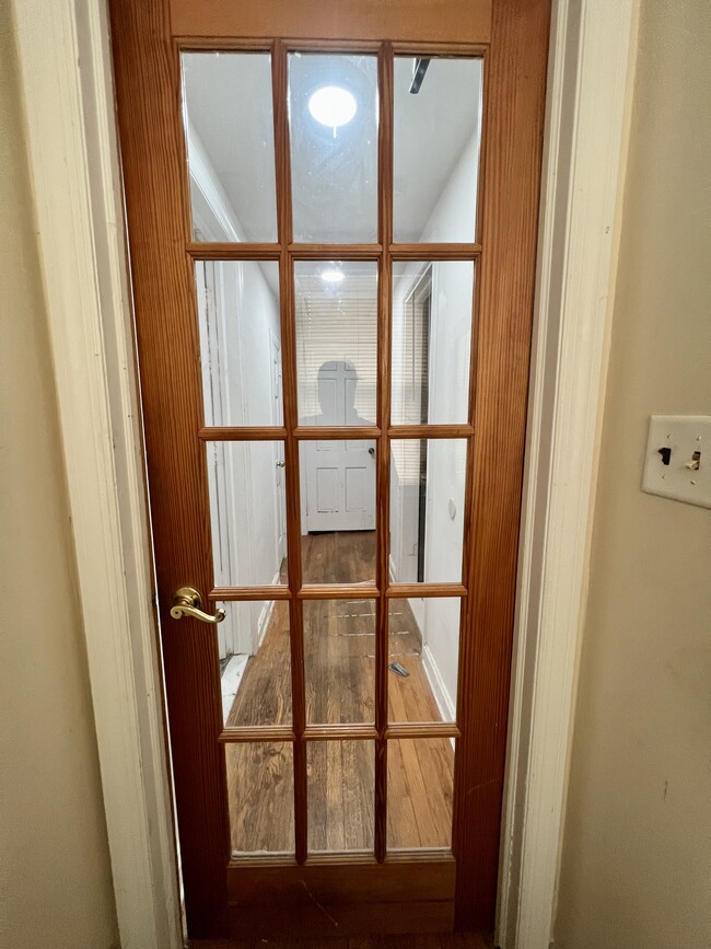 1012 Main St in Fords, NJ - Building Photo - Building Photo