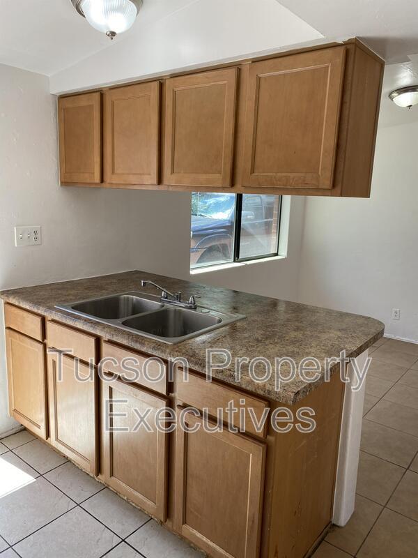 property at 1646 N Beverly Ave