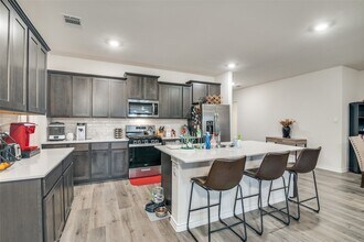 8366 Slowburn Dr in Garland, TX - Foto de edificio - Building Photo