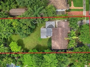 5912 SW 42nd Ter in Miami, FL - Building Photo - Building Photo