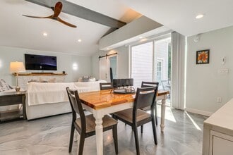 372 Plum St in Bastrop, TX - Building Photo - Building Photo