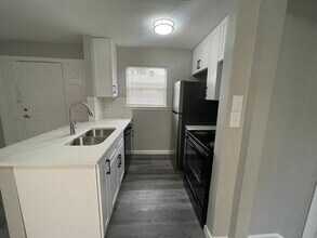 811 Bluebird Dr in Irving, TX - Building Photo - Building Photo