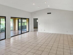 10653 Greentrail Dr S in Boynton Beach, FL - Building Photo - Building Photo