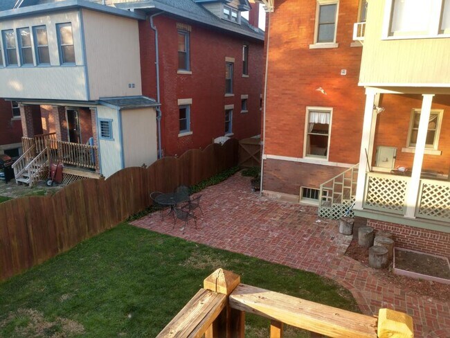 1528 Quarrier St, Unit 1528 Quarrier Garage Apt. in Charleston, WV - Building Photo - Building Photo