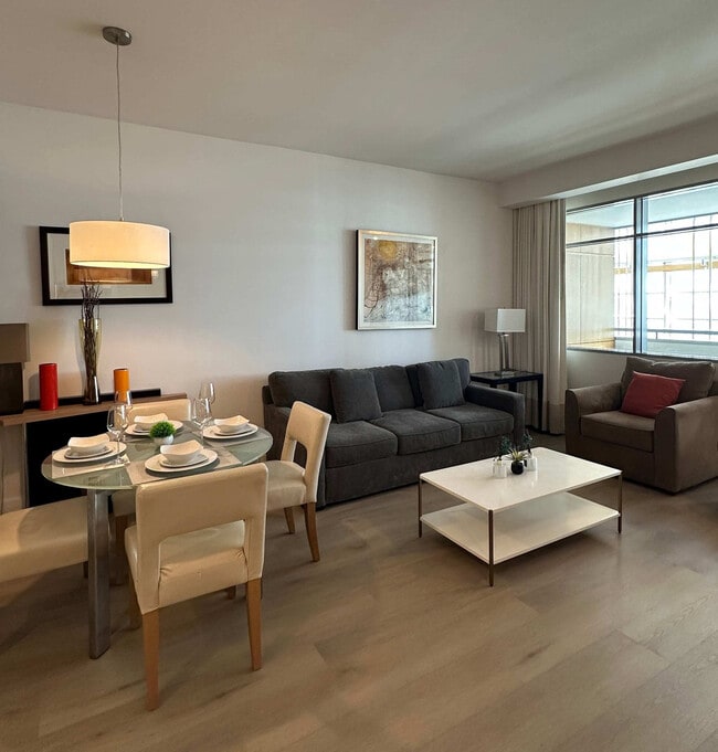 1395 Brickell Bay Dr in Miami, FL - Building Photo - Building Photo