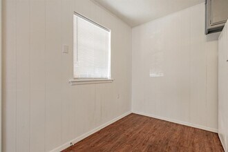 319 E Edwards St in Edmond, OK - Foto de edificio - Building Photo