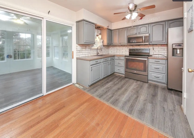 102 Mitchell Ct in Moyock, NC - Building Photo - Building Photo