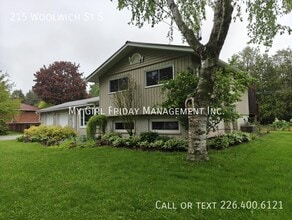 215 Woolwich St S in Breslau, ON - Building Photo - Building Photo