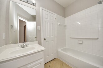 4422 Roundtree Ln in Missouri City, TX - Building Photo - Building Photo